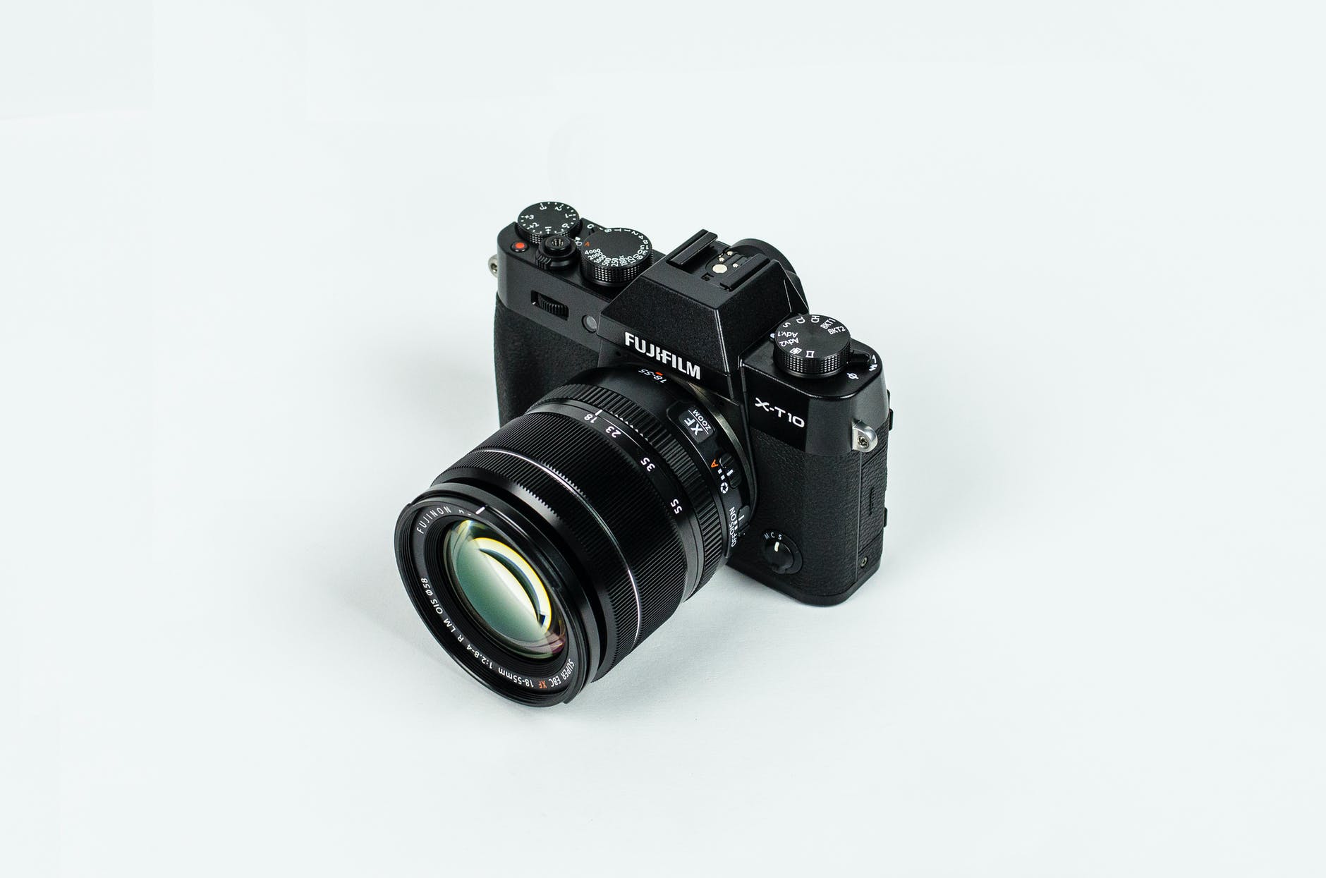 black fujifilm mirrorless camera